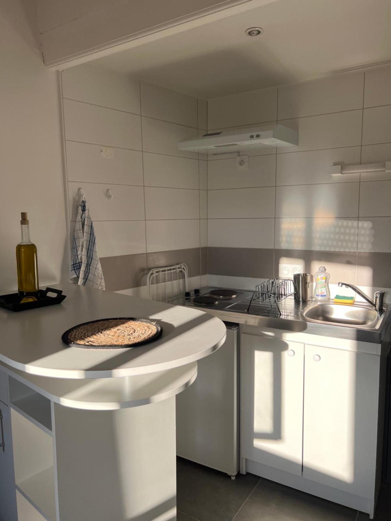 Cosy Studio Hyper Centre Avec Kitchenette & Climatisation Карпантра Экстерьер фото