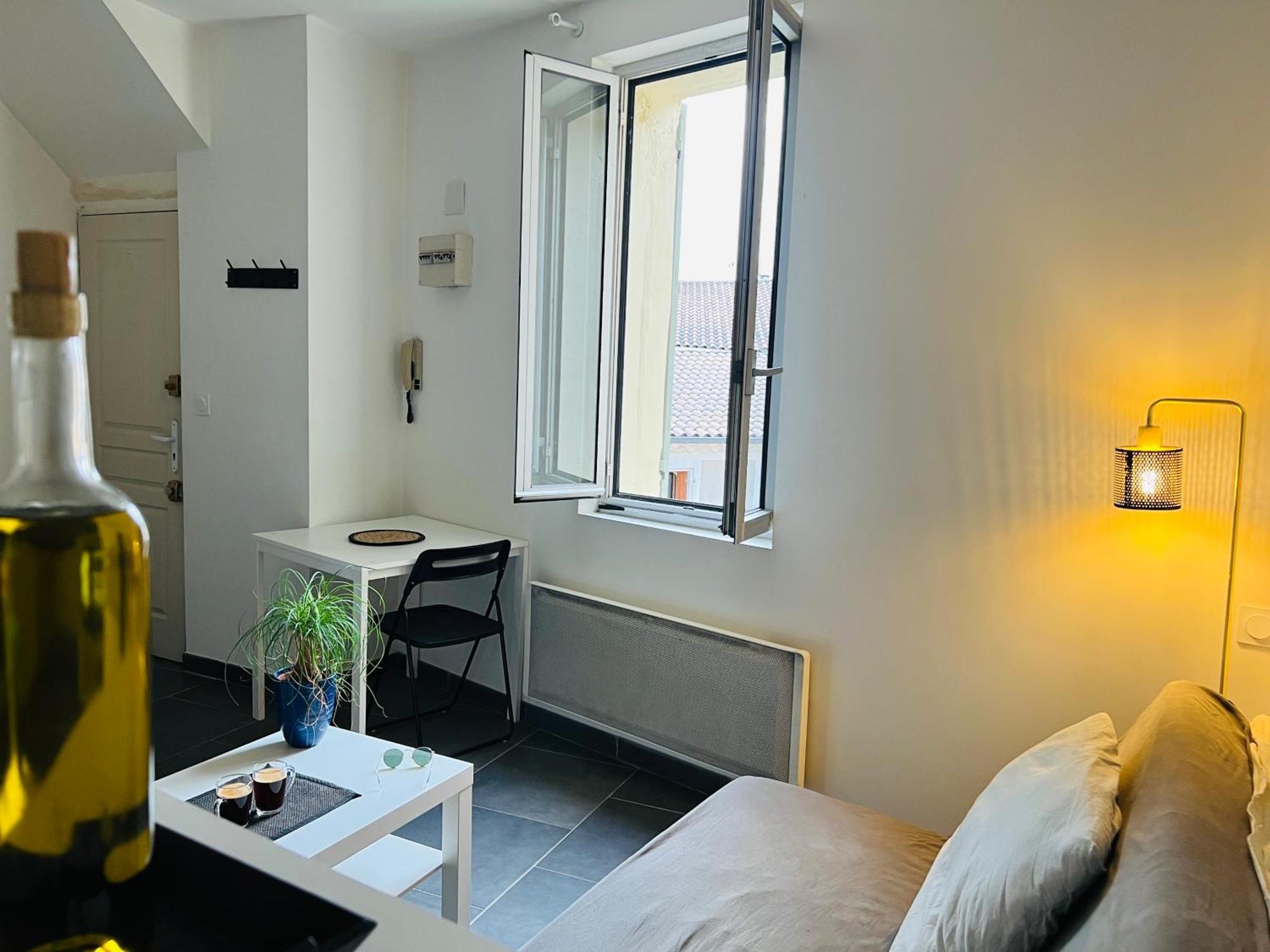 Cosy Studio Hyper Centre Avec Kitchenette & Climatisation Карпантра Экстерьер фото